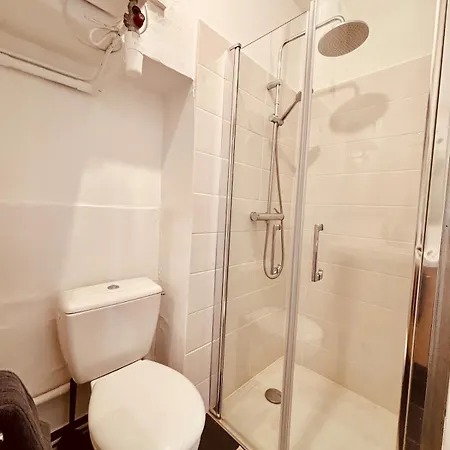 شقة Charming Studio, Bright, Central, Quiet