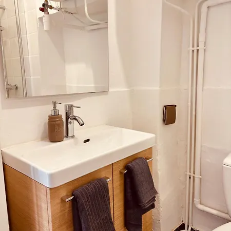 شقة Charming Studio, Bright, Central, Quiet
