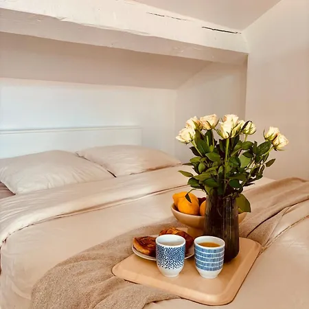 Charming Studio, Bright, Central, Quiet *