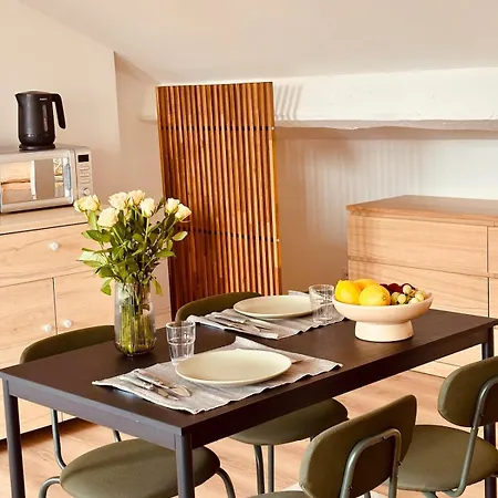 Charming Studio, Bright, Central, Quiet